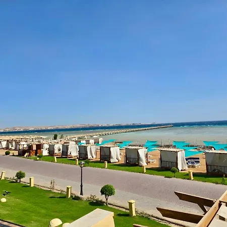 Luxury Beachfront Studio- Foreign Nationals Only