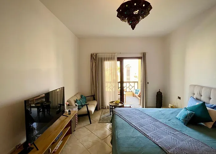 Luxury Beachfront Studio- Foreign Nationals Only
