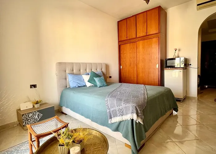 Aparthotel Luxury Beachfront Studio- Foreign Nationals Only