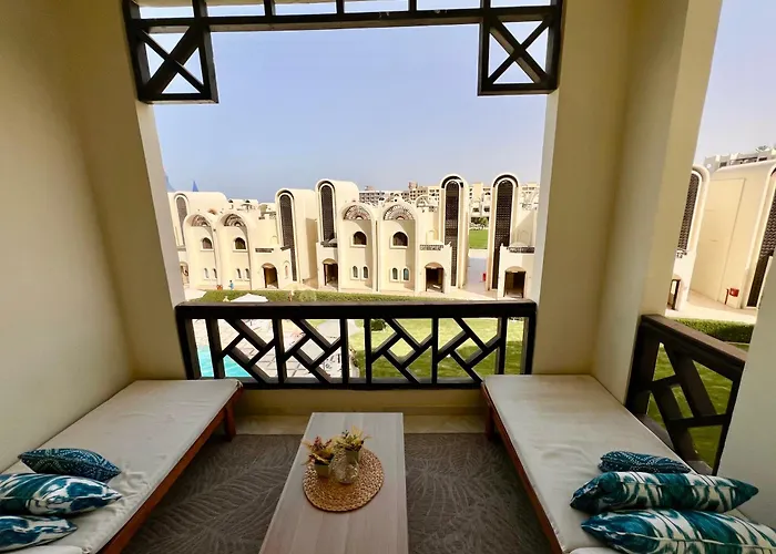 Luxury Beachfront Studio- Foreign Nationals Only Aparthotel