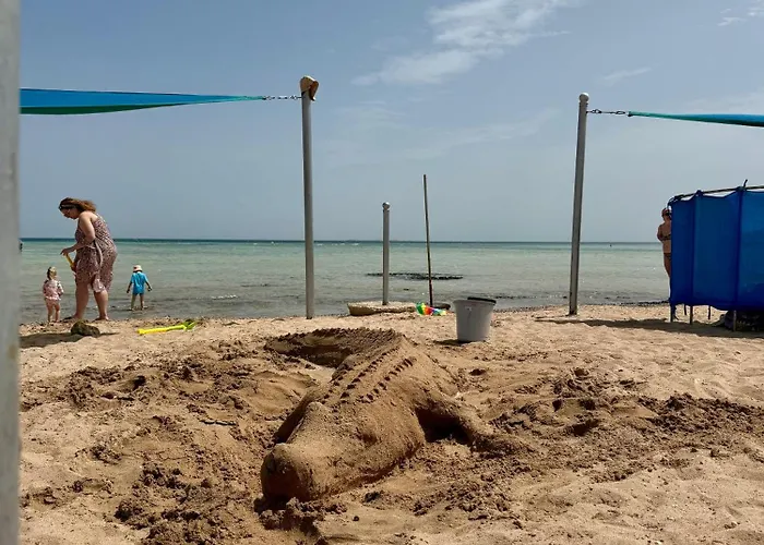Luxury Beachfront Studio- Foreign Nationals Only 4*
