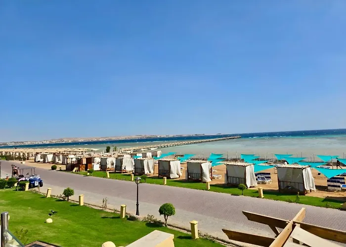 Aparthotel Luxury Beachfront Studio- Foreign Nationals Only Hurghada