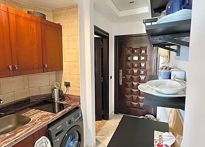 Luxury Beachfront Studio- Foreign Nationals Only Aparthotel 4*