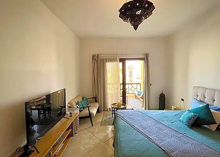 Luxury Beachfront Studio- Foreign Nationals Only Aparthotel