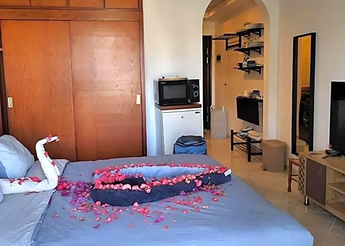 Aparthotel Luxury Beachfront Studio- Foreign Nationals Only Hurghada