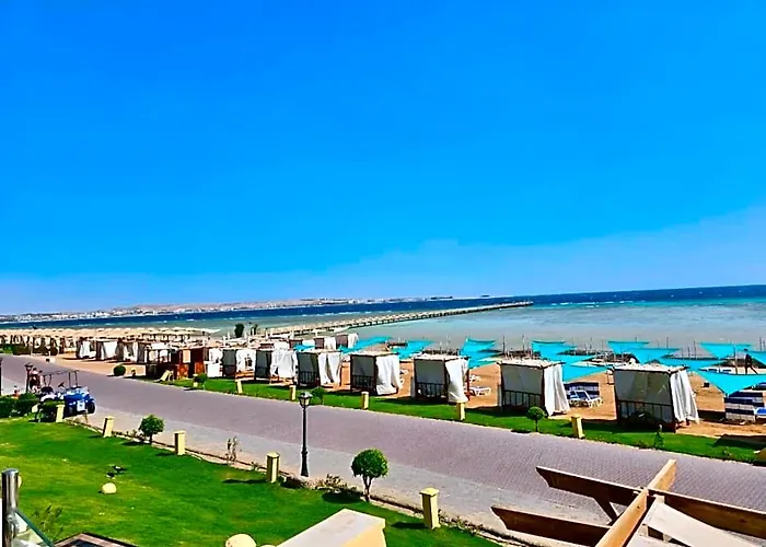 Aparthotel Luxury Beachfront Studio- Foreign Nationals Only Hurghada